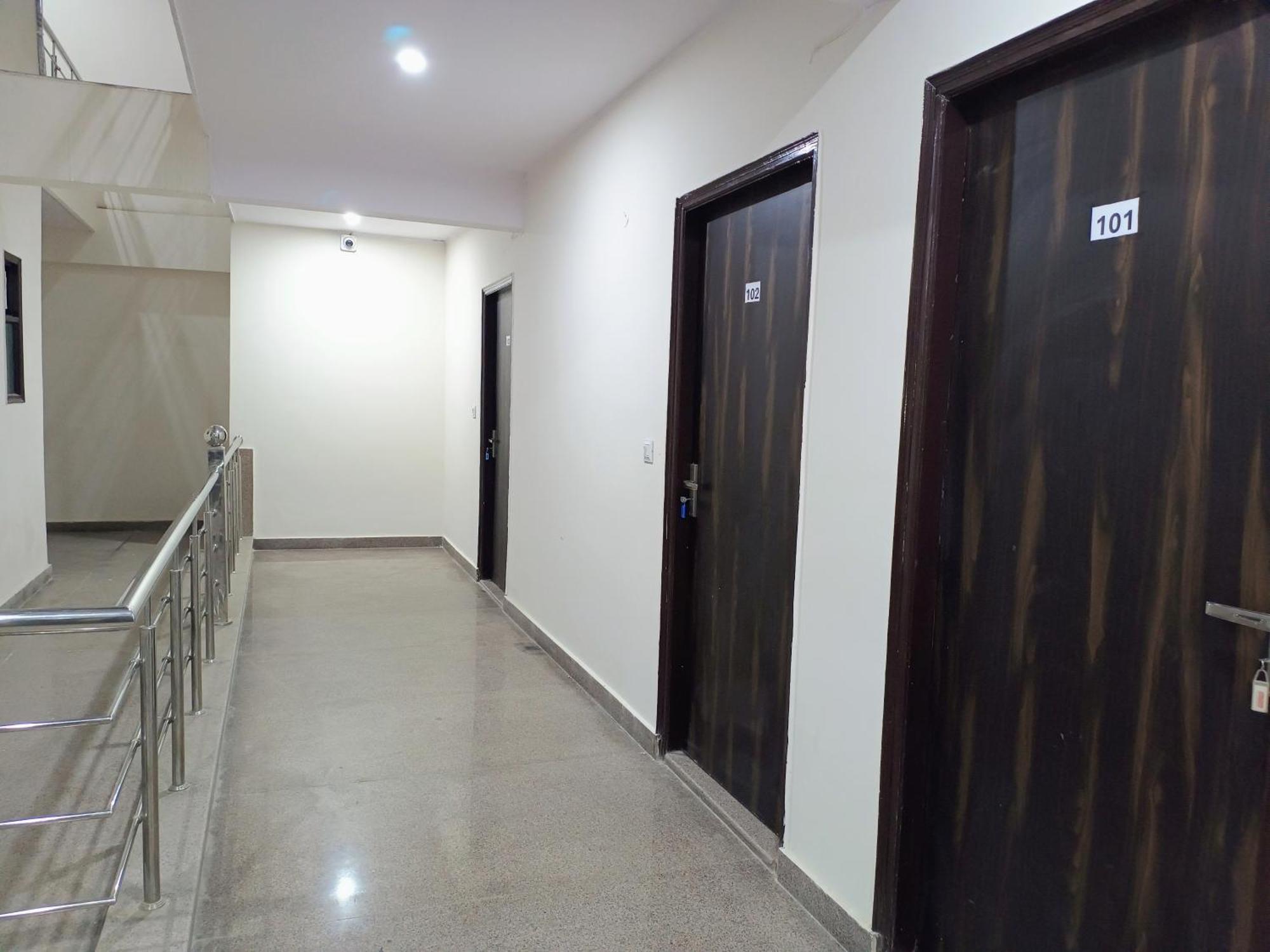 Hotel Krishna Tower Delhi  Ngoại thất bức ảnh