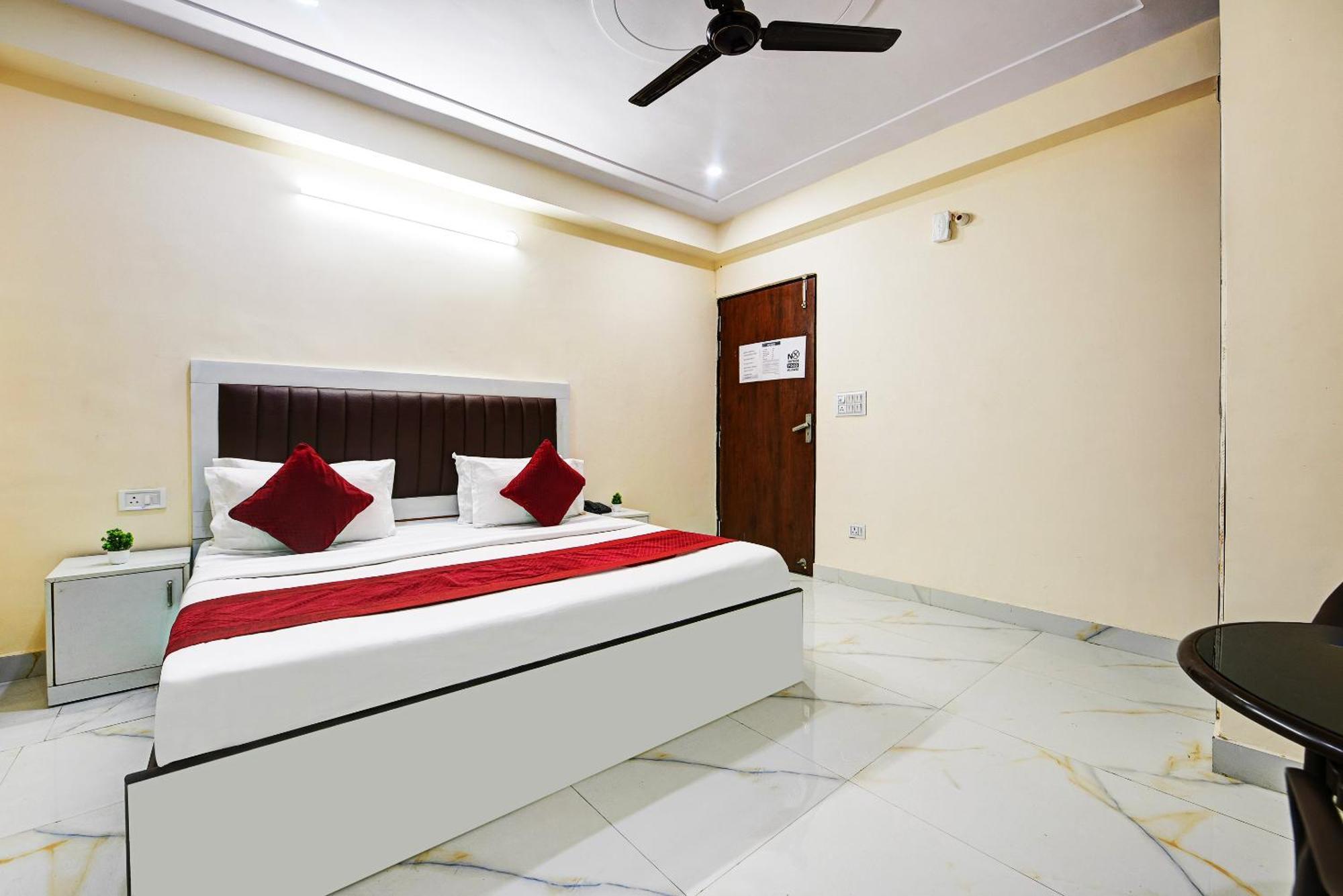 Hotel Krishna Tower Delhi  Ngoại thất bức ảnh